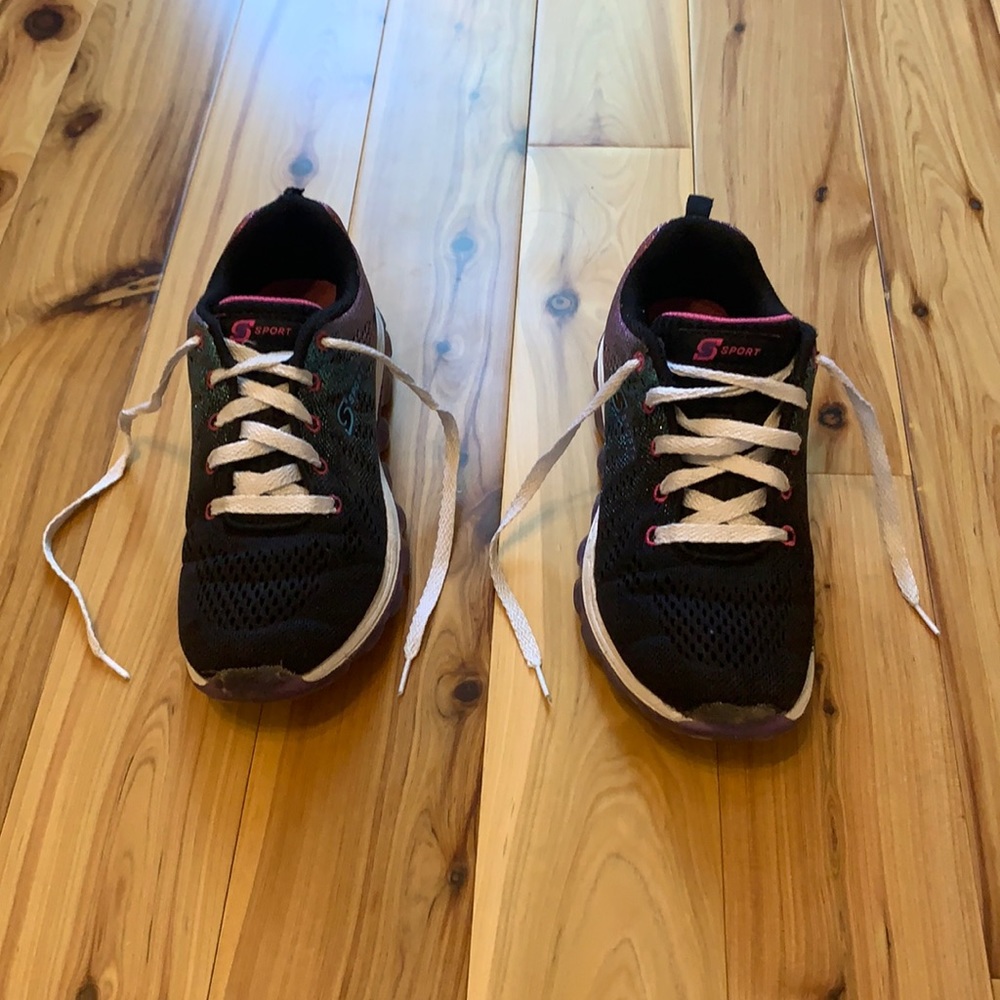Sketchers black with pink and blue glitter. Kids size 2 girls. (Not baby’s)